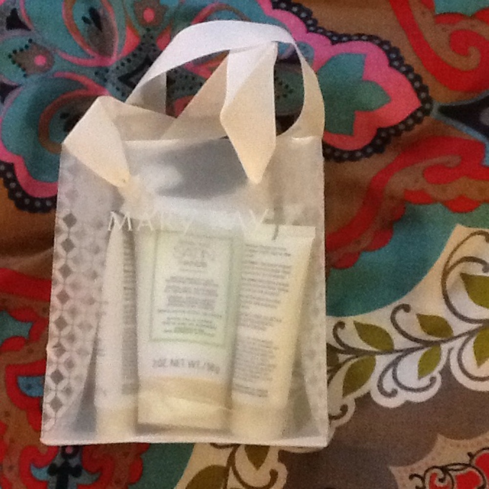 BRAND NEW Mary Kay Satin Hands set