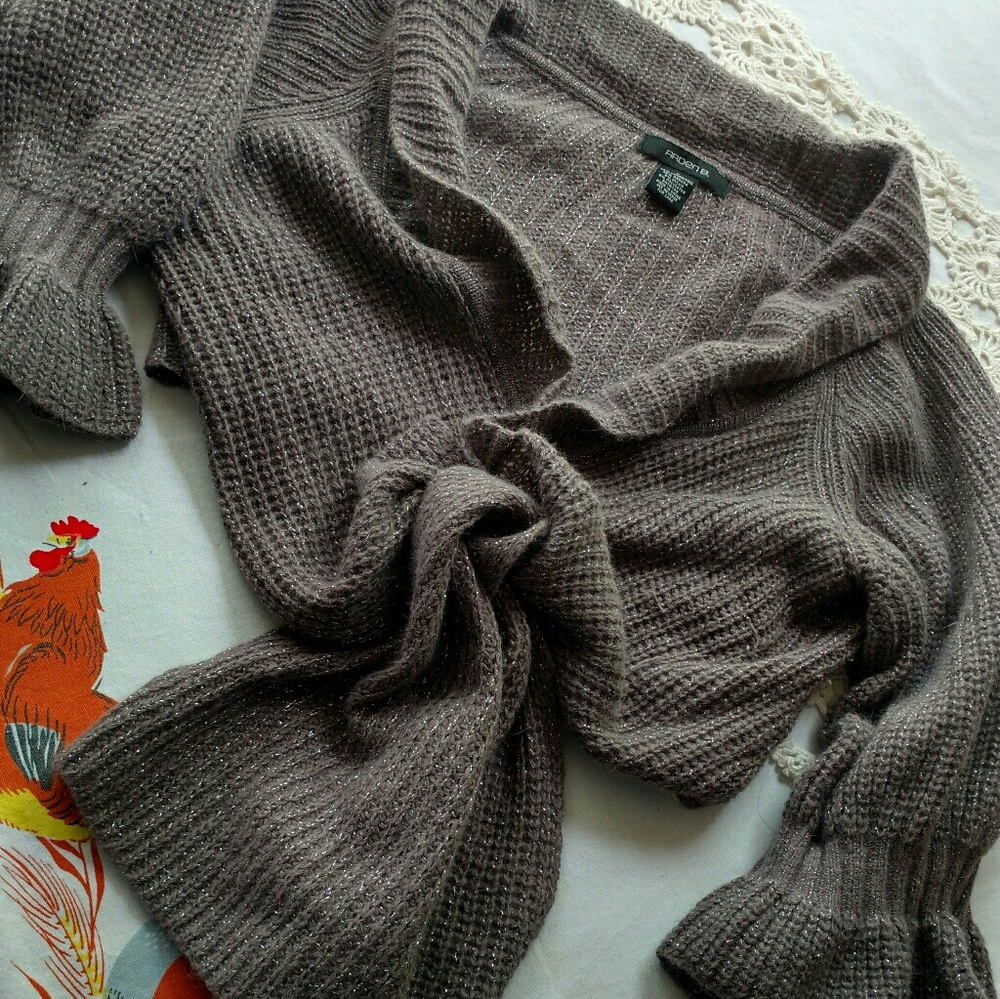 ARDEN B. Gray grey Knit  CROP Sweater w tie front.