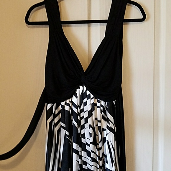 Maxi black & white dress. Sz M. Worn 2x - Picture 3 of 7