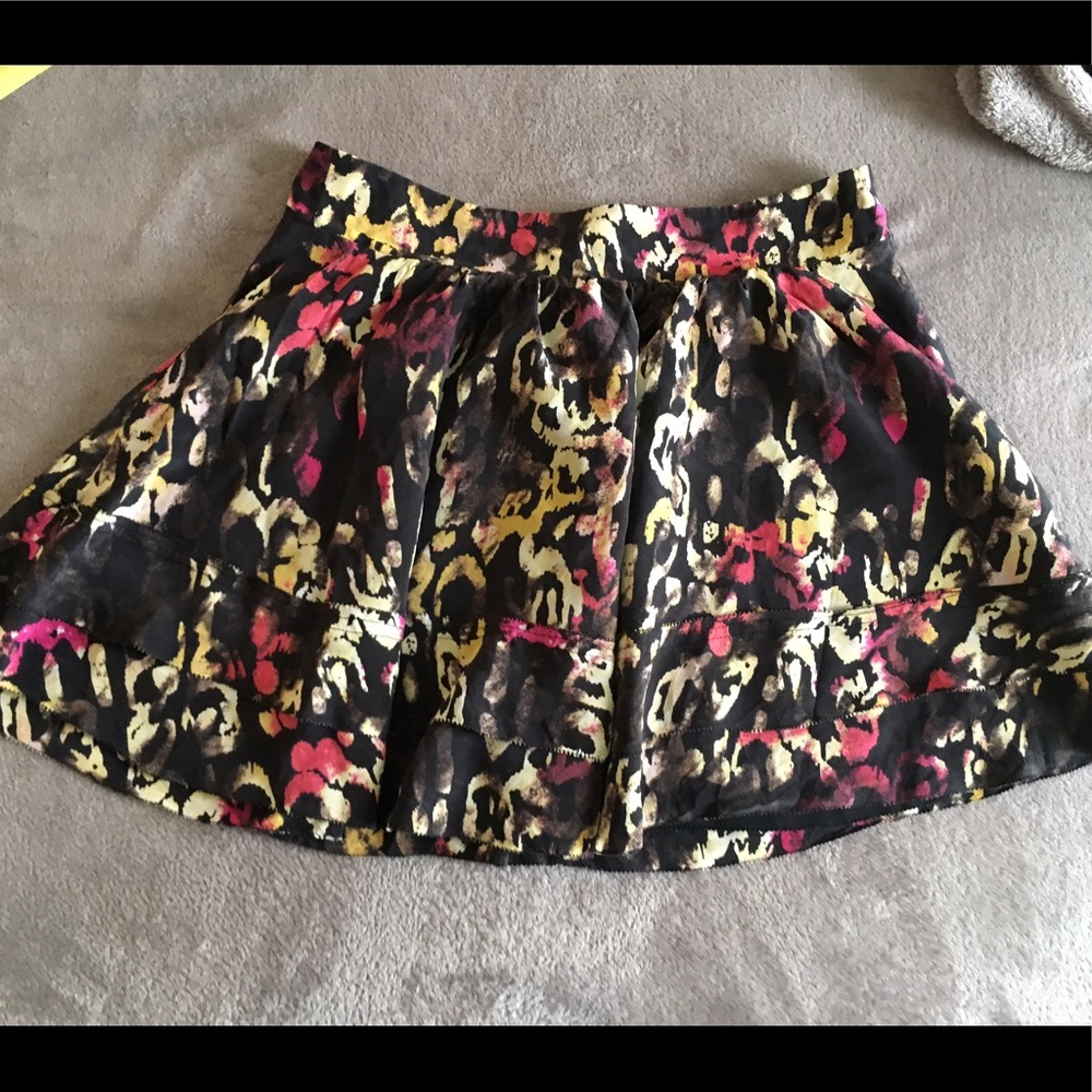 Forever 22 Floral Skit Size Medium