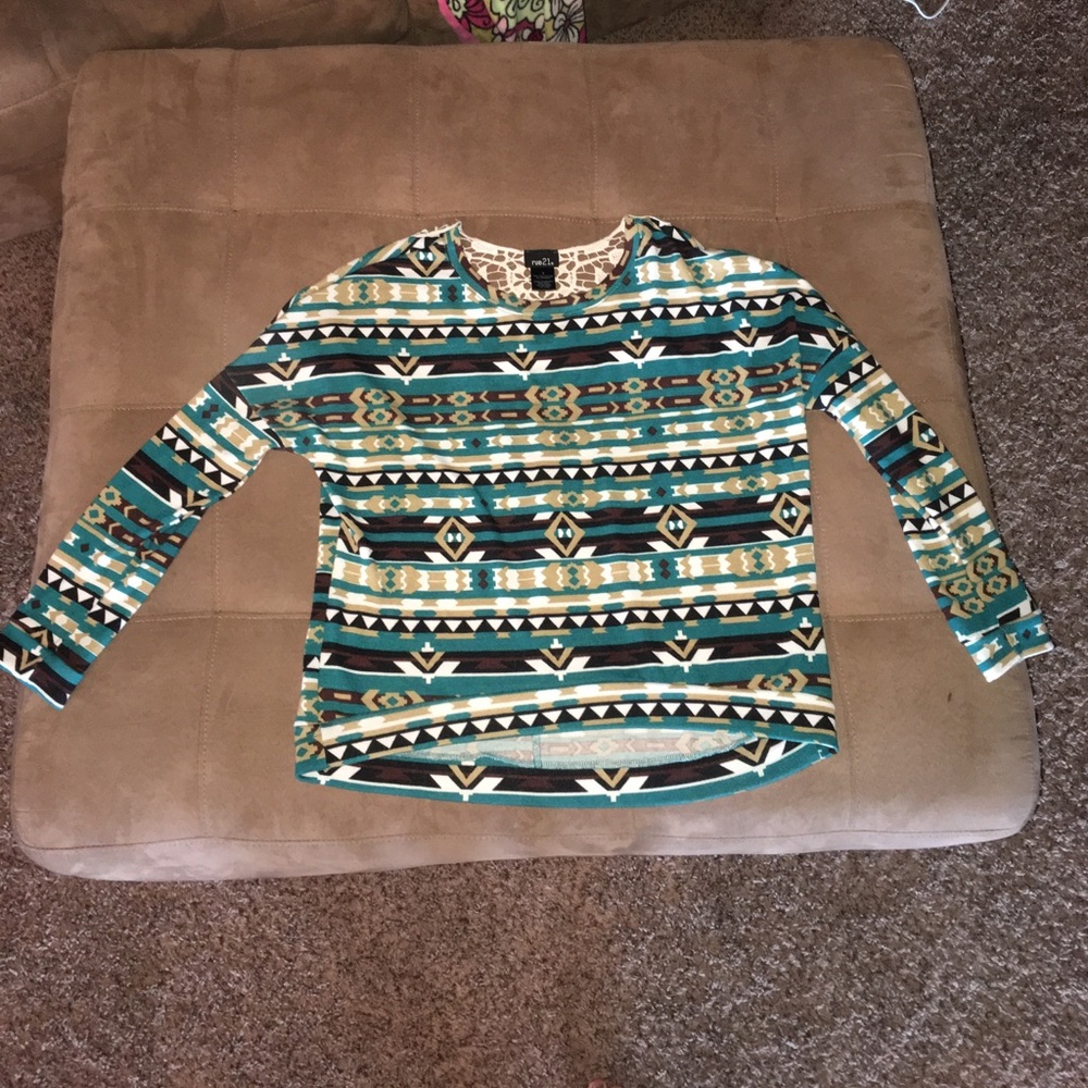 Super fun and cute quarter sleeve shirt