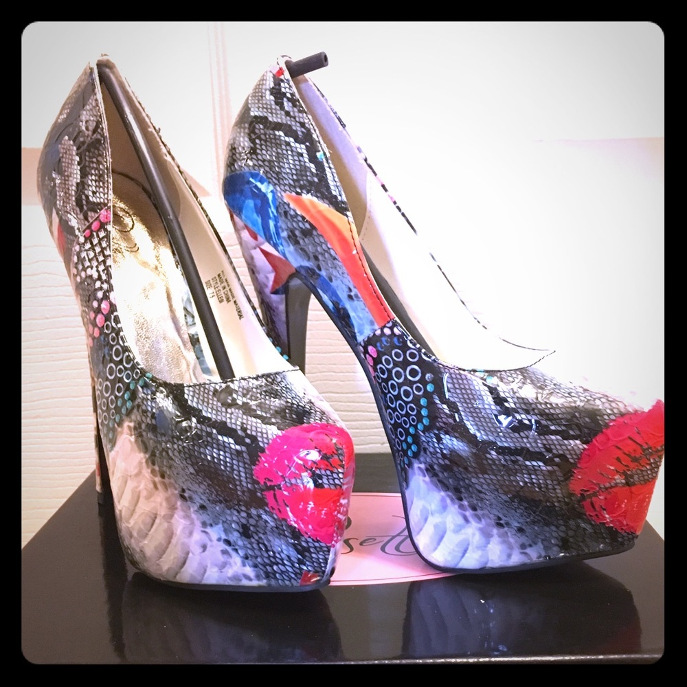 Brand new high heel shoes