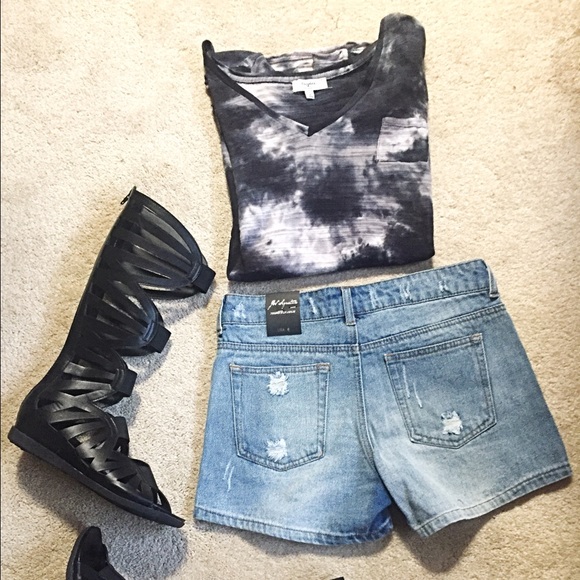 Distressed Denim Jean Shorts XS/S NWT - Picture 3 of 8