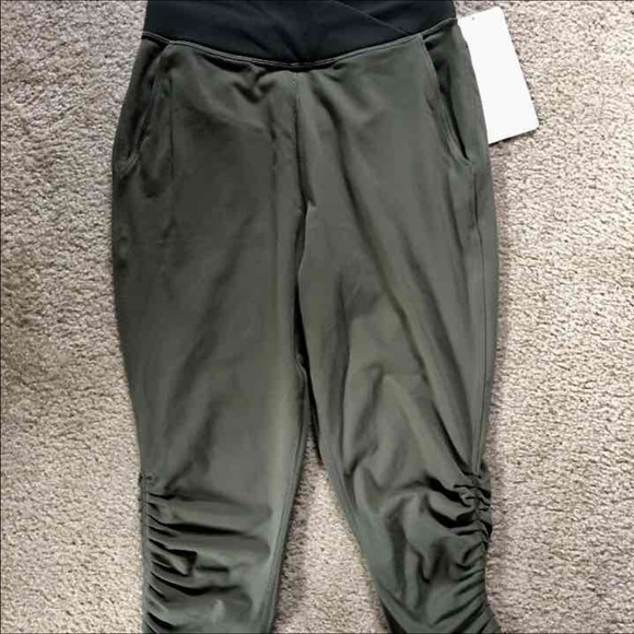 lululemon cropped leggings (4) - Picture 2 of 3