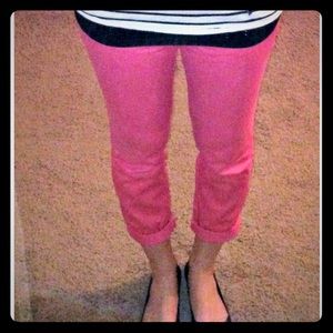 Bubble gum pink ankle length pants fun for spring!