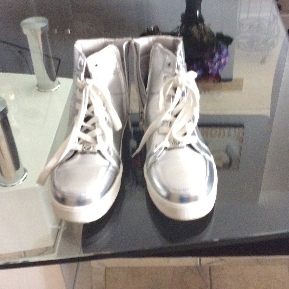 MK sneakers size 5 which is 7 in woman sneakers.