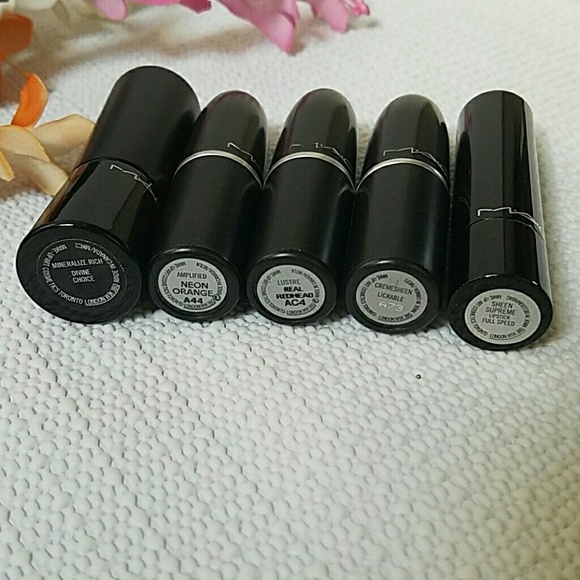 ⤵2 Mac lipstick Bundle 👇 plz read - Picture 3 of 6