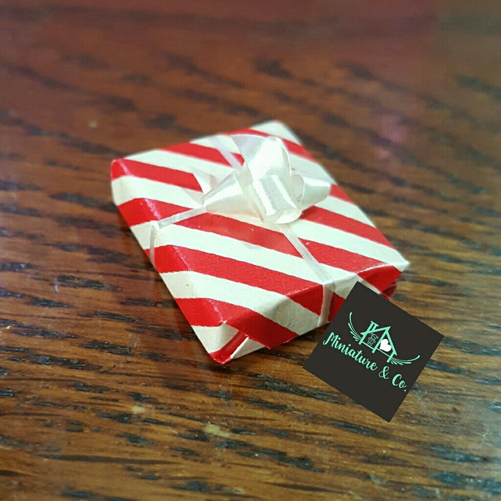 Miniature Dollhouse Handmade Present Red White
