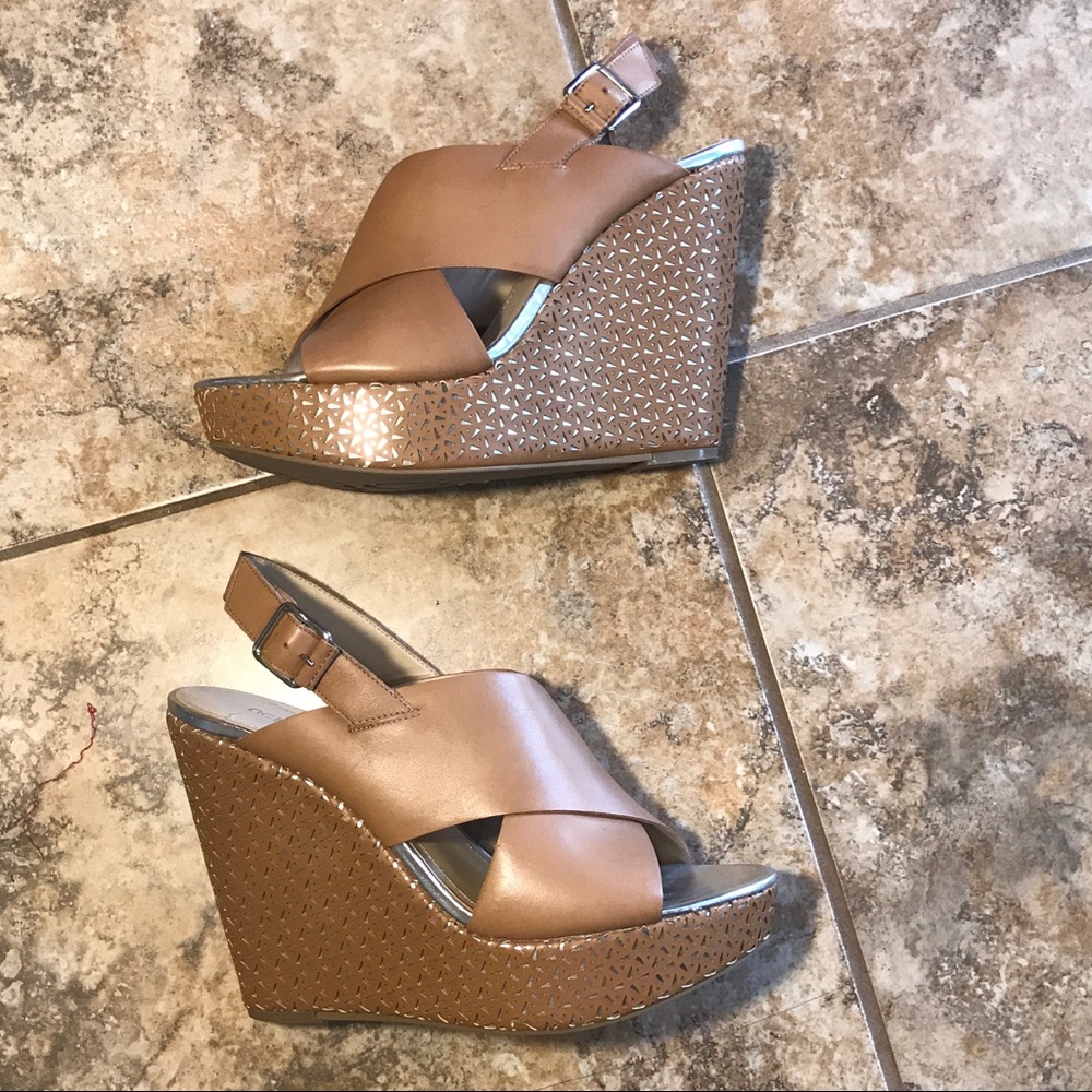 10 BCBG Laser Cut Beige & Silver Mayflower Wedges