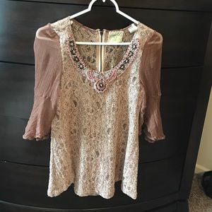 Women's medium lace tunic.