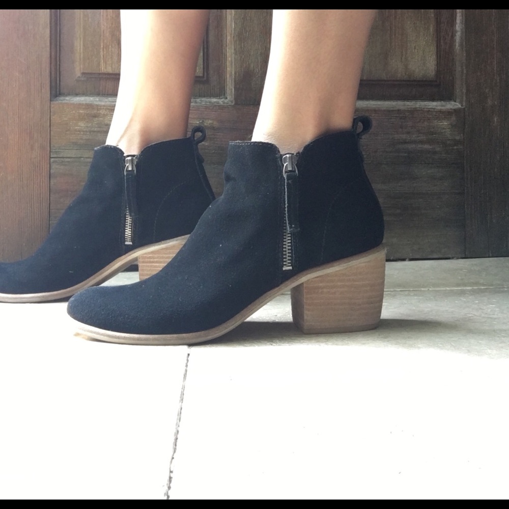 Dolce Vita black suede ankle boots 😋