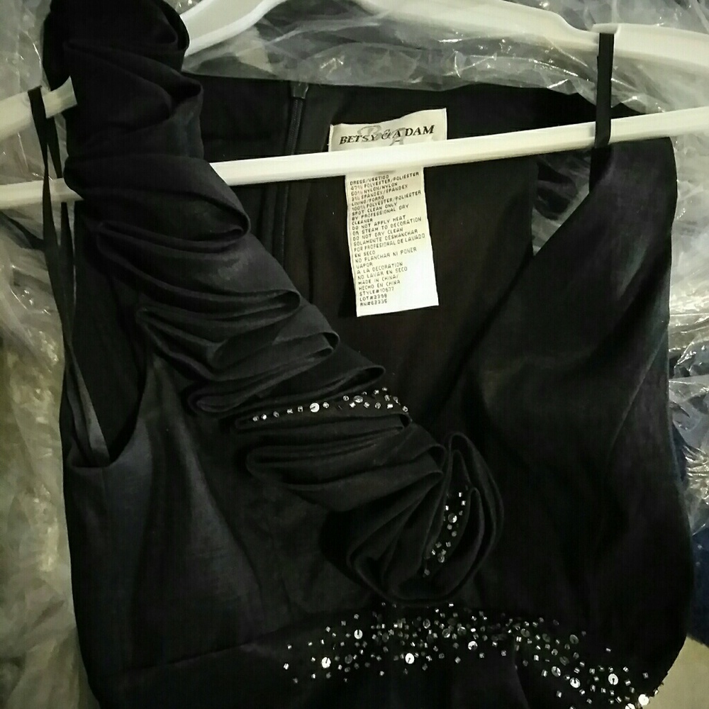 Dress - Picture 2 of 4