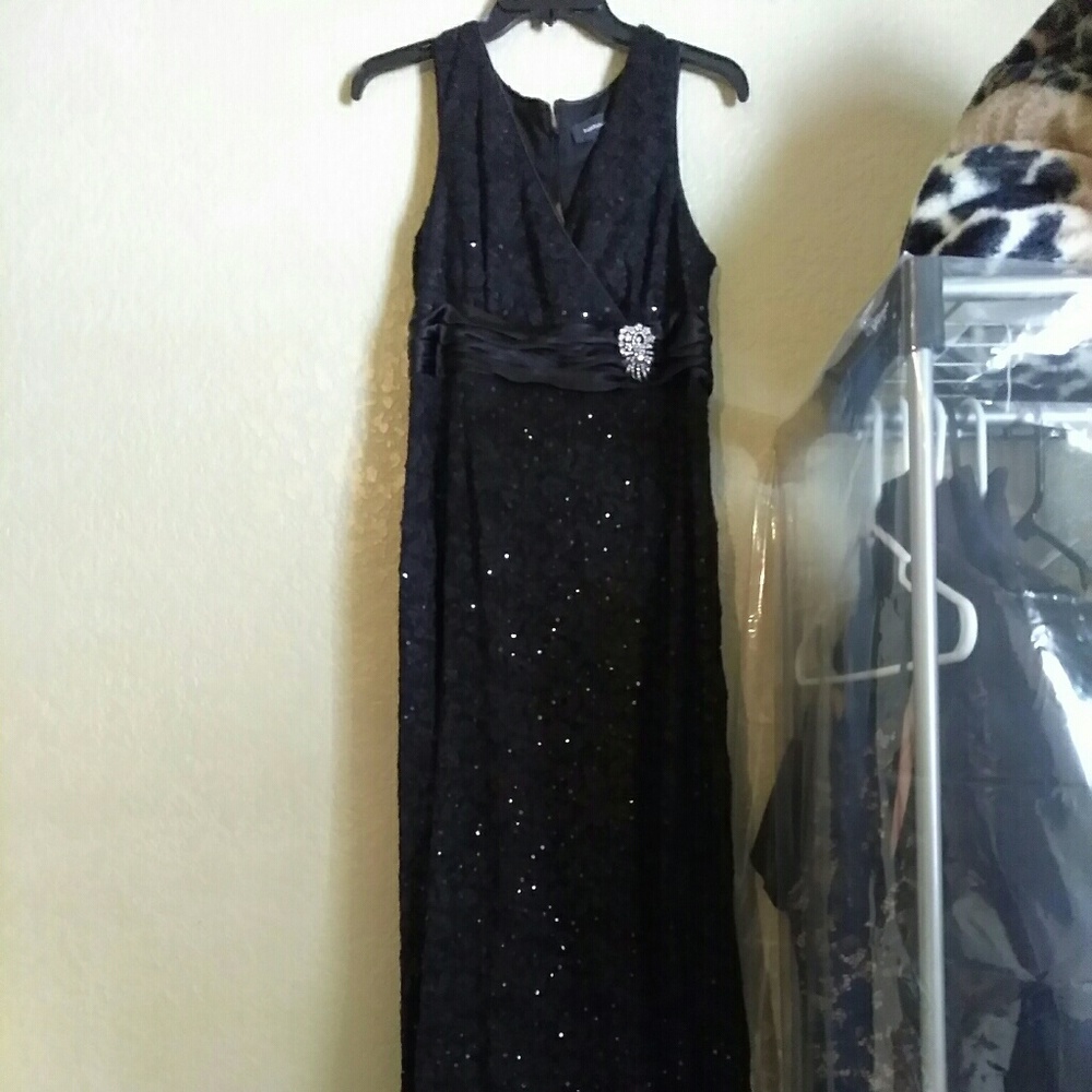 Dress - Picture 3 of 4