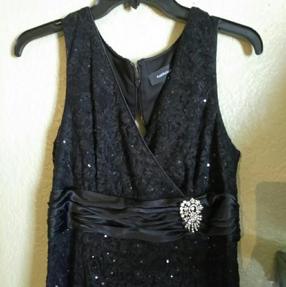 Dress - Picture 4 of 4