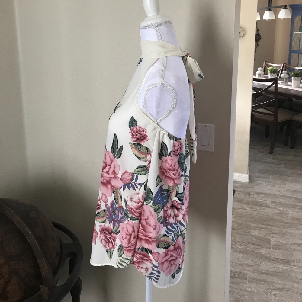 🍷HP!!!🍷 1 Left! Sz Sm Roses & Romance Halter Top - Picture 4 of 5