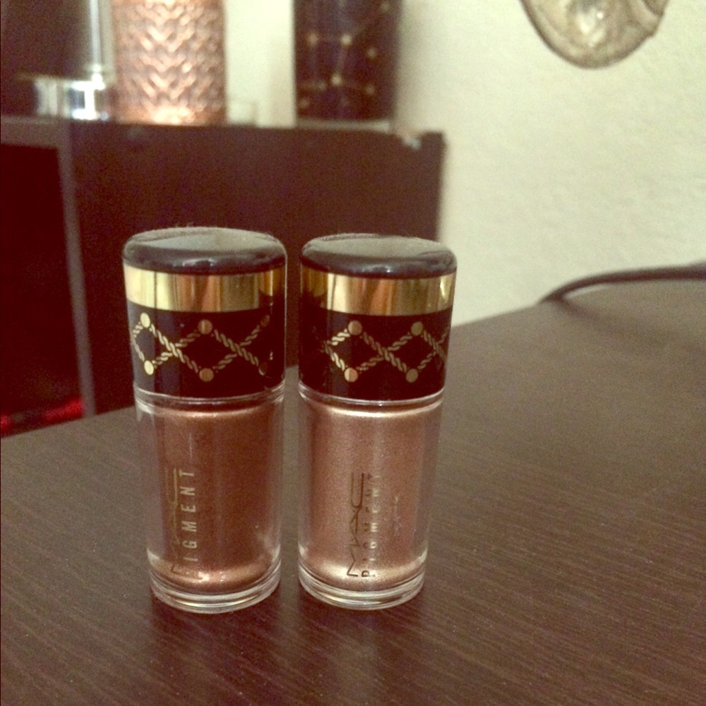 MAC pigments