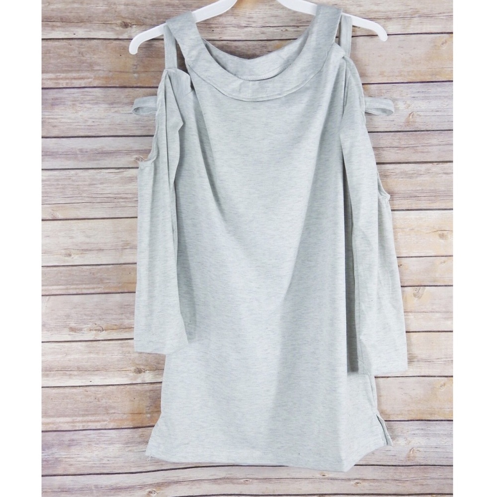 🌸 Cut Shoulder Casual Top 🌸 - Picture 4 of 5