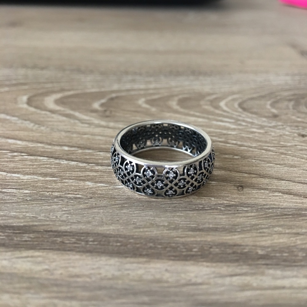 Pandora intricate lattice ring