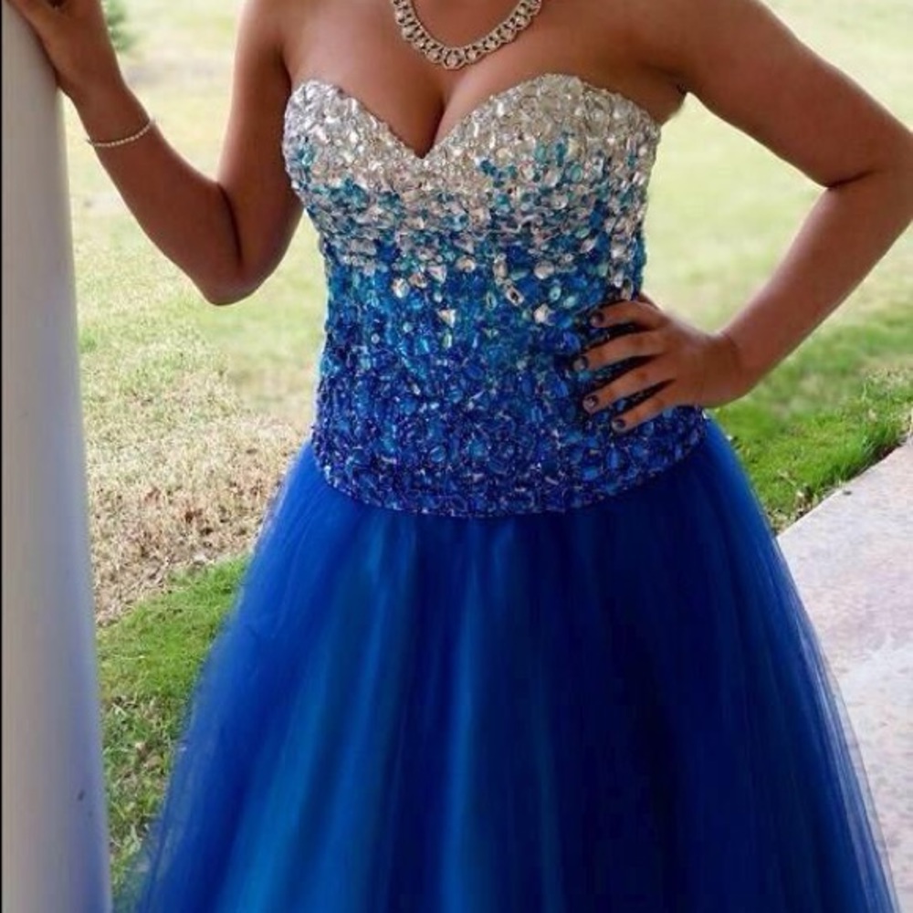 Beautiful Layered Prom Dress