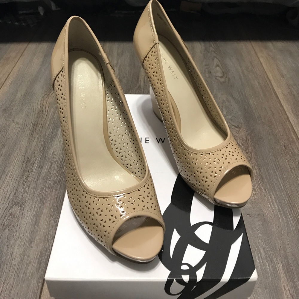 NIB Nine West Faunar Tortora wedge in beige color.