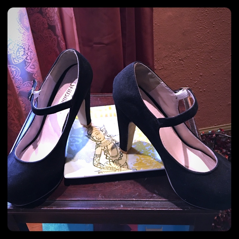 Sexy black Mary Jane platform heels.
