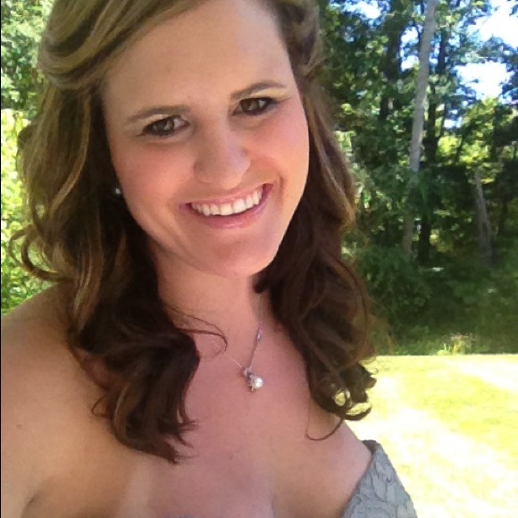 Meet your Posher, Danielle - Picture 1 of 1