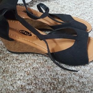 NWOT cute black sandals
