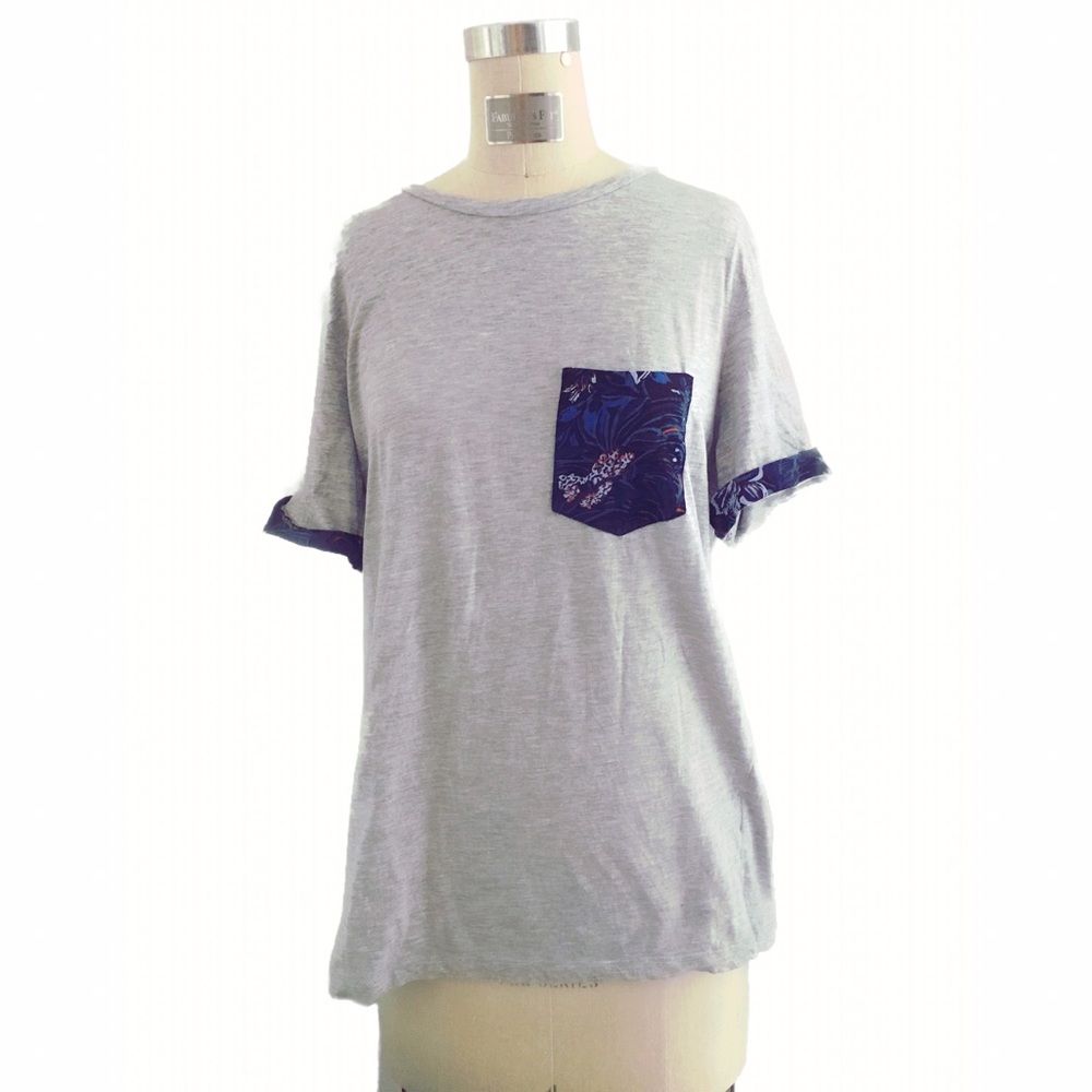 Size M H&M t-shirt tee top gray floral pocket
