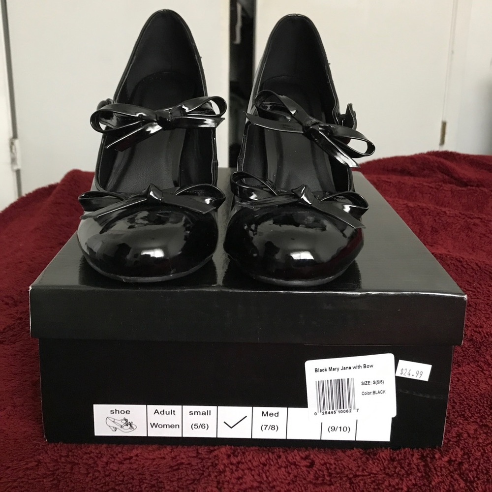 Black vinyl Mary Janes size 5/6