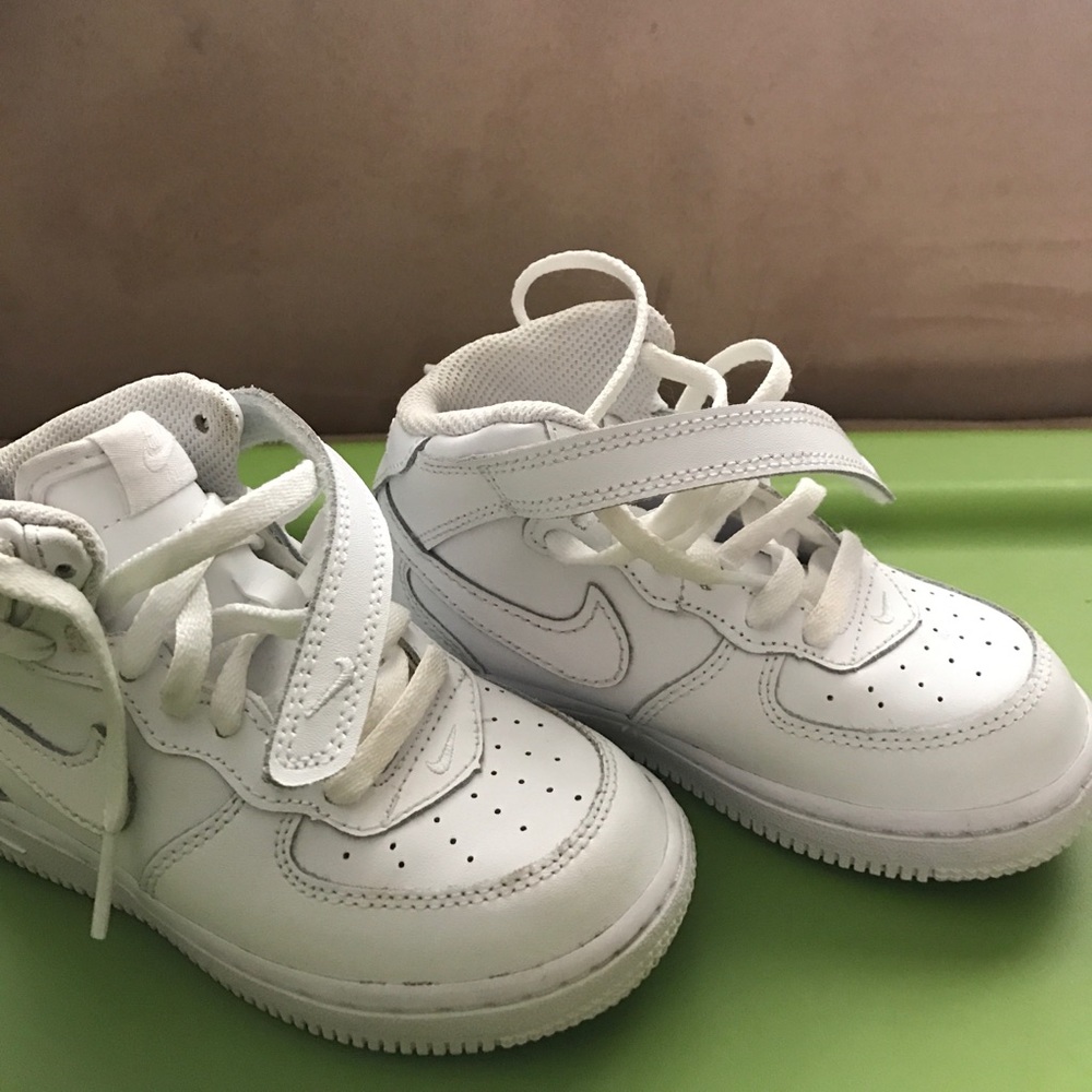 Boys Nike gym shoe