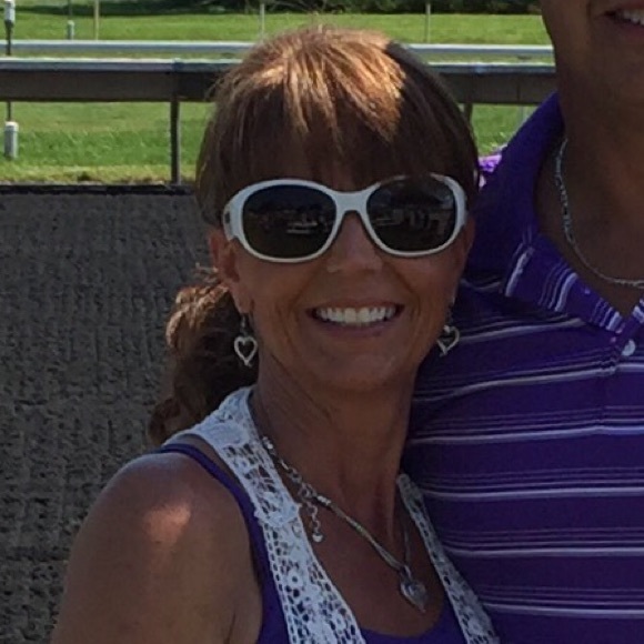 Meet your Posher, Joy 🌺Posh Ambassador🌺 - Picture 5 of 6