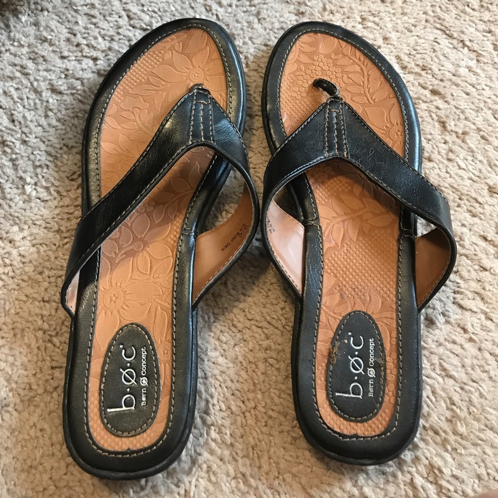 Born Concepts Size 10 Flip Flops