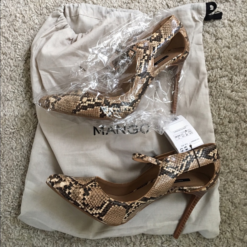 SALE 🎉 NWT snakeskin stiletto / cutout pumps