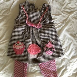 Tank and cropped leggings