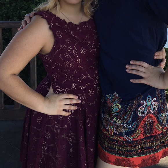 Maroon lace dress / homecoming dress - Picture 2 of 3