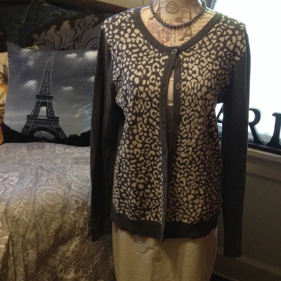 🌸3/$10 Merona Classic Gray Leopard Cardigan Sweater🌸 - Picture 3 of 4