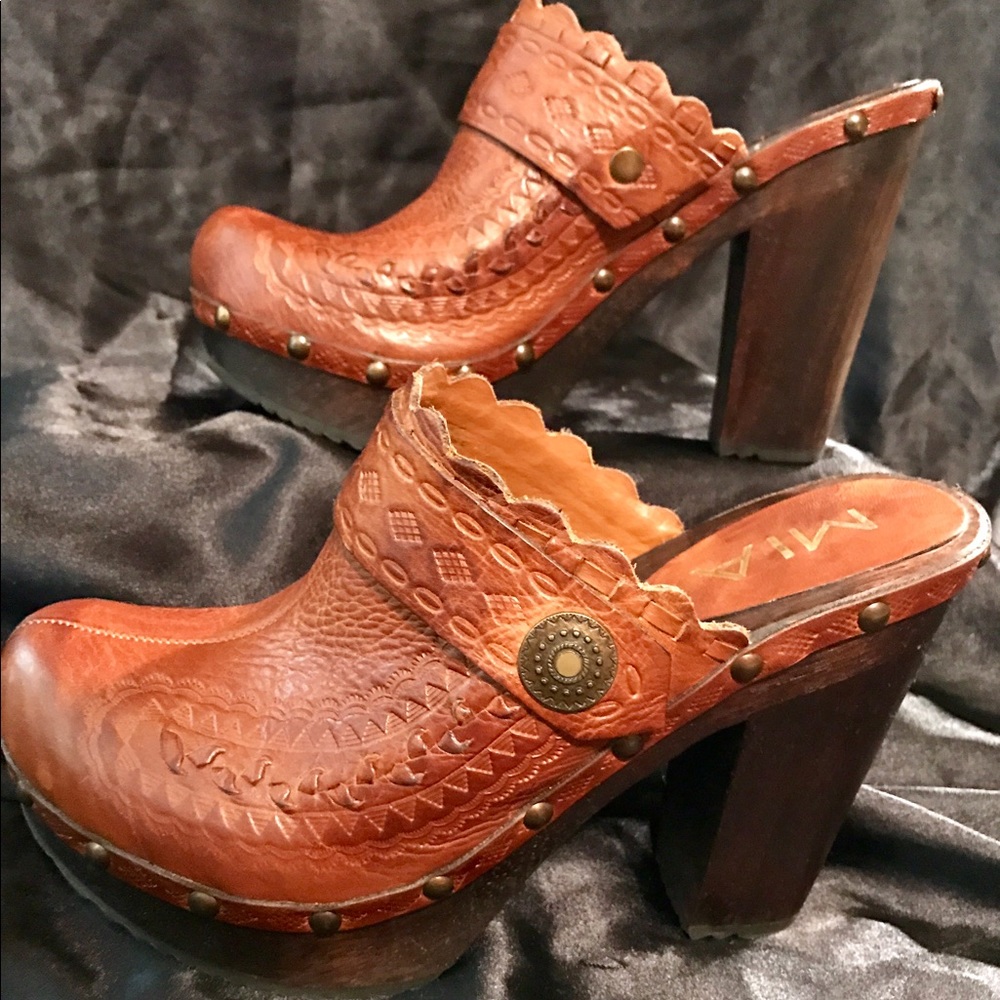 Mia Clogs