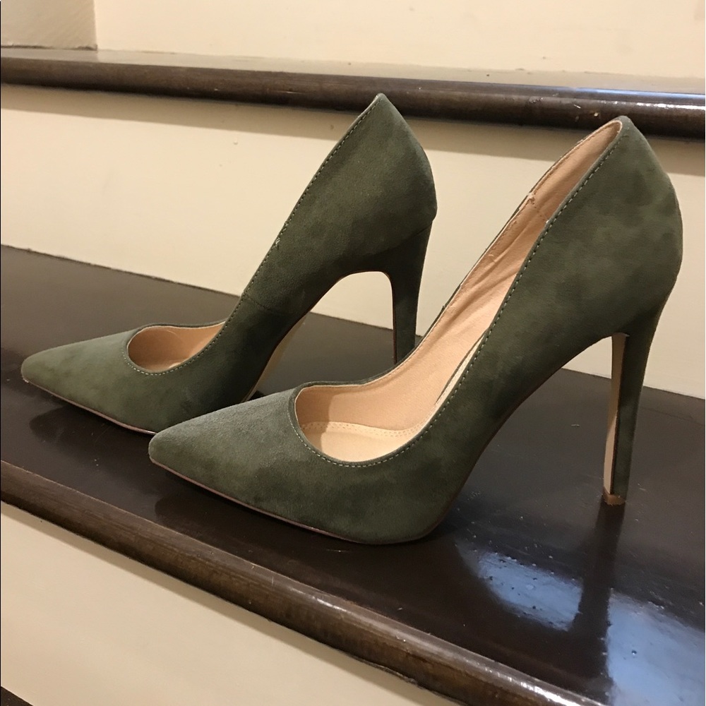 Olive green heels/pumps