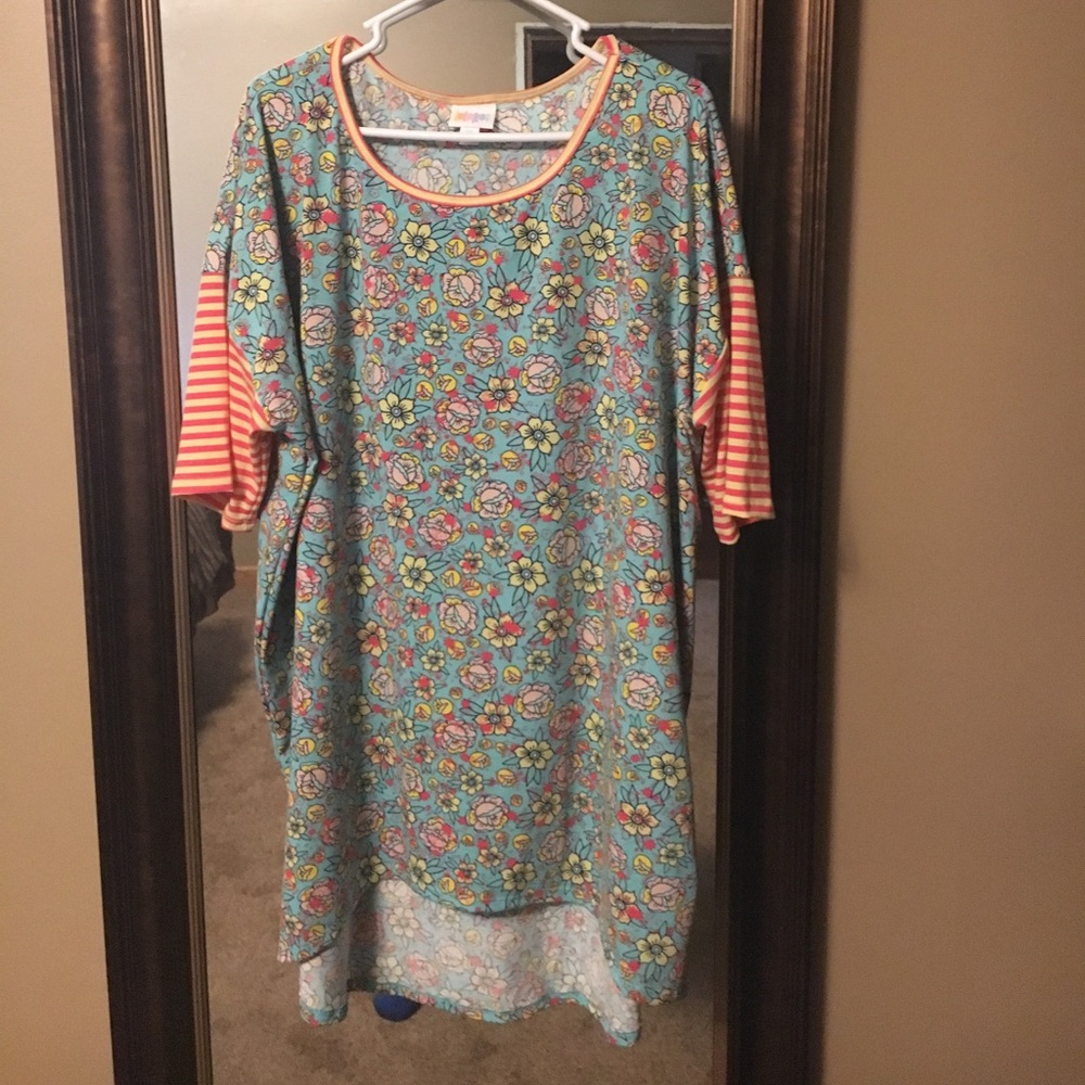NWOT Lularoe Irma Tunic
