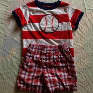 ⚾️Boys 24 months matching set for $5⚾️