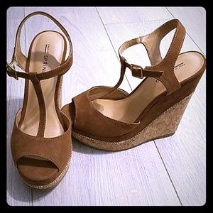 call it spring Wedges new with box