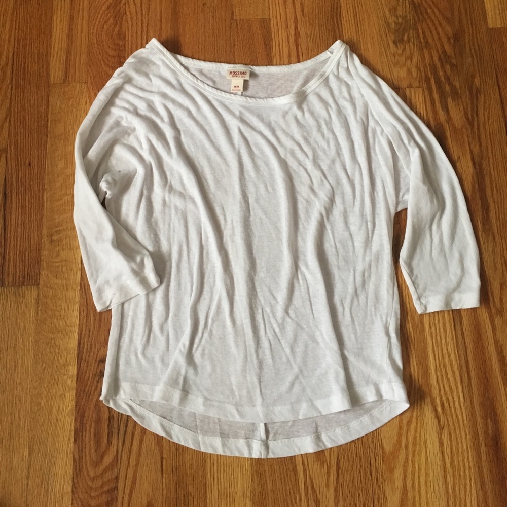 White 3/4 length sleeve shirt.