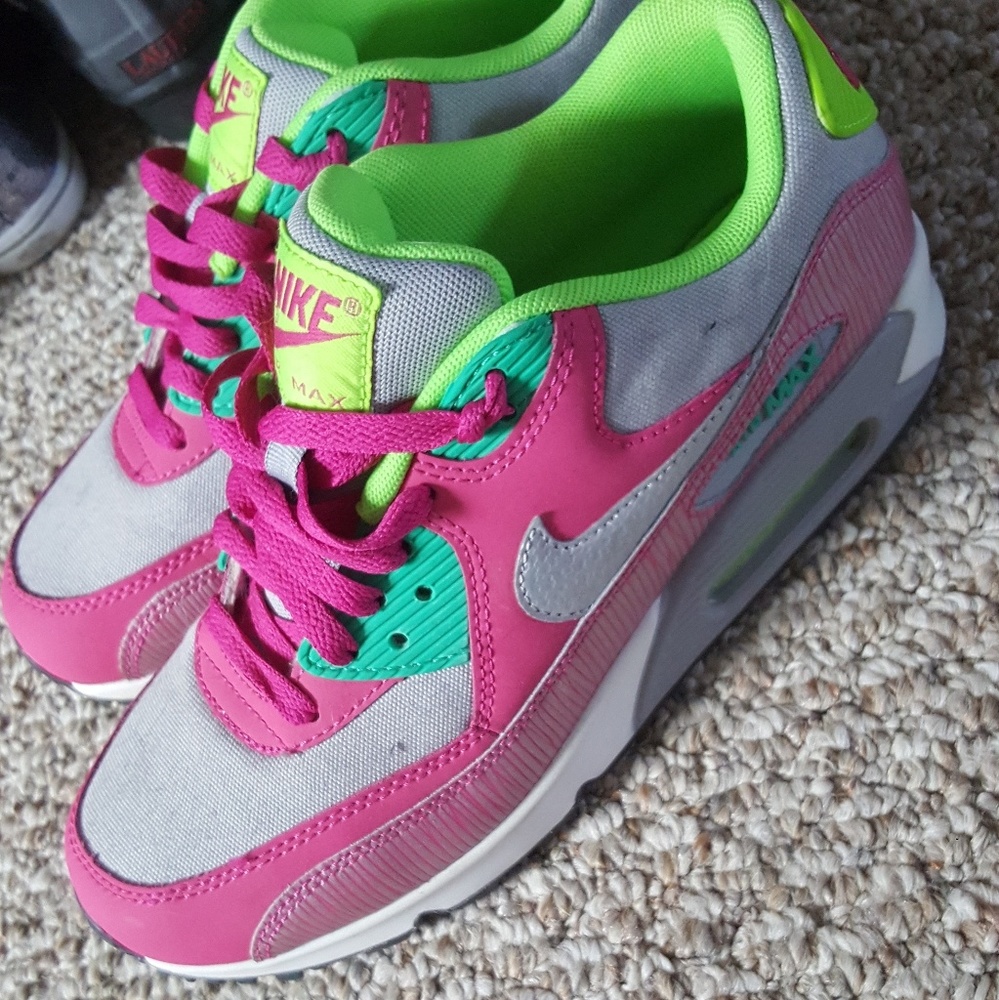 NWOT Nike Air Max 90