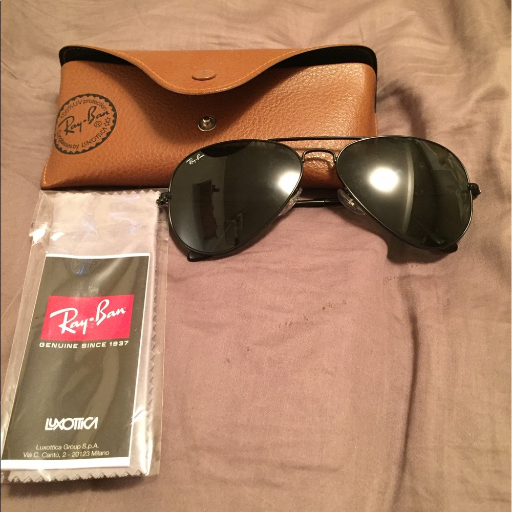 Black aviator Raybans