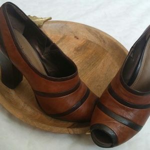 Vince Camuto Leather peeptoe heels