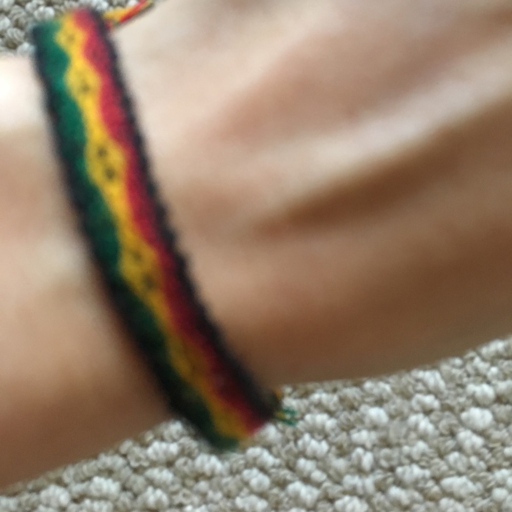Handmade Rasta weaved bracelet - Picture 4 of 7
