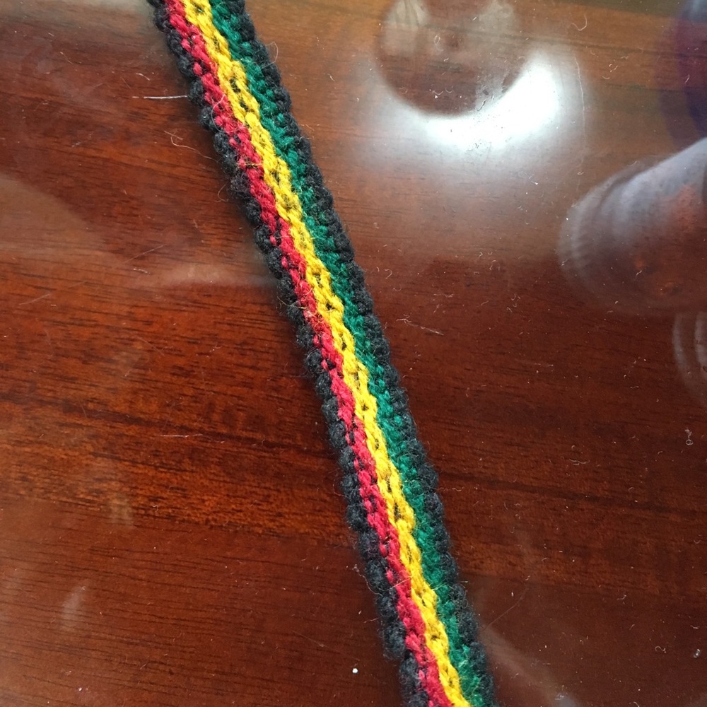 Handmade Rasta weaved bracelet - Picture 5 of 7