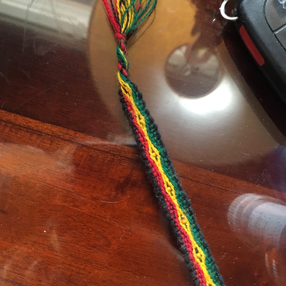 Handmade Rasta weaved bracelet - Picture 7 of 7