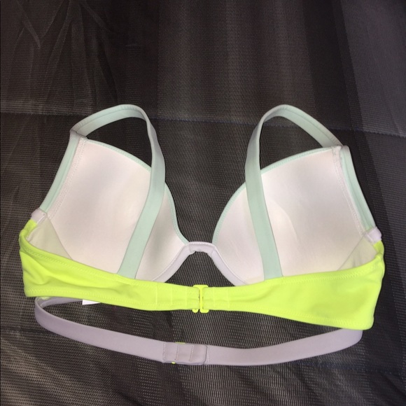 Victoria Secret bikini - Picture 2 of 2