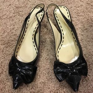 Black pointed toe kitten heel with bow